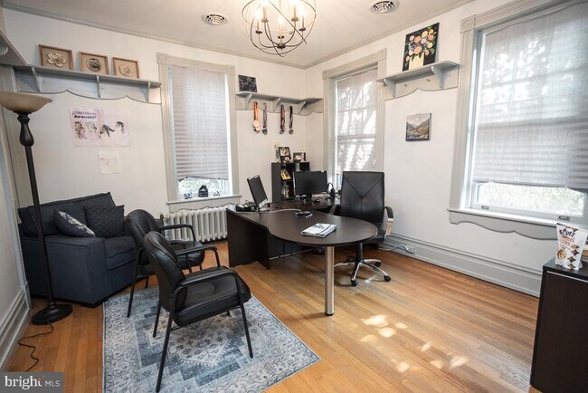 Building Photo - 261 Lincoln Way E