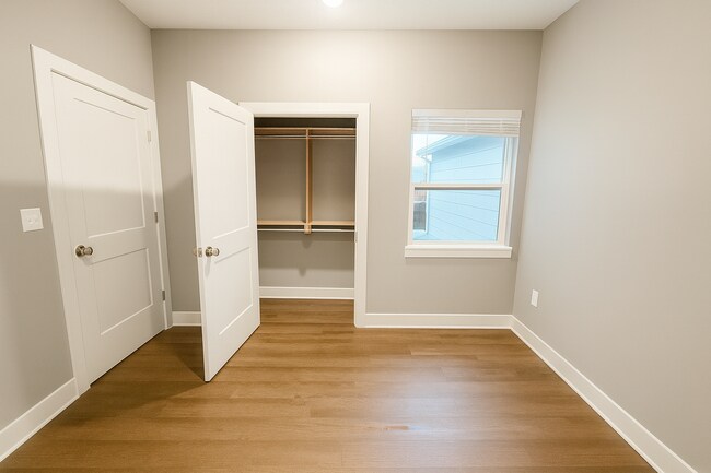 Building Photo - 12129/31 Cora