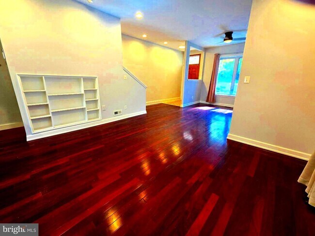 Building Photo - 757 Girard St NW