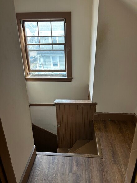 Building Photo - 176 Brush Hill Rd