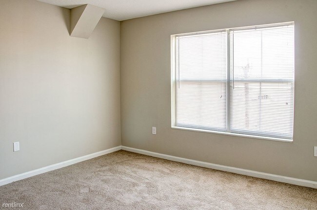 Building Photo - 3 br, 1 bath Apartment - Brennan Pointe II
