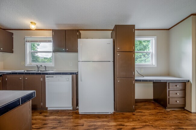 Building Photo - 60 Brooklane Dr