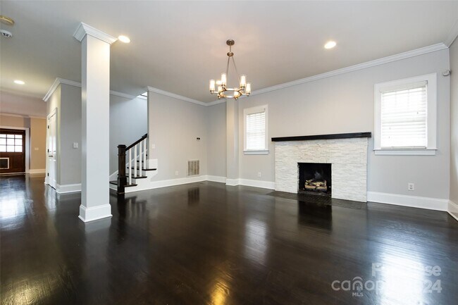 Building Photo - 521 Grandin Rd