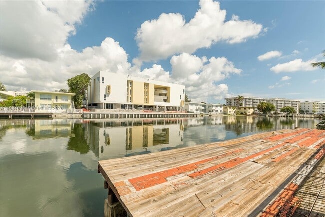 Building Photo - 1275 Marseille Dr