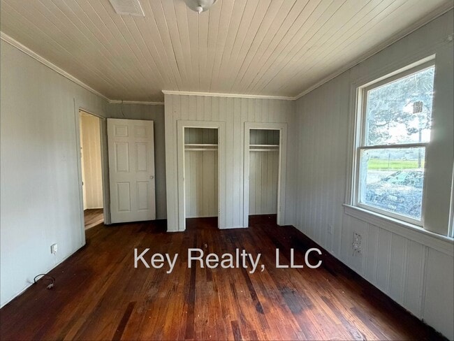 Building Photo - 3204 Monroe St