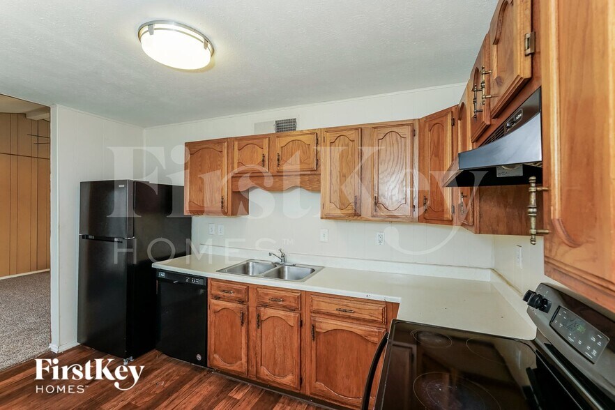 Building Photo - 4841 Trailwood Dr