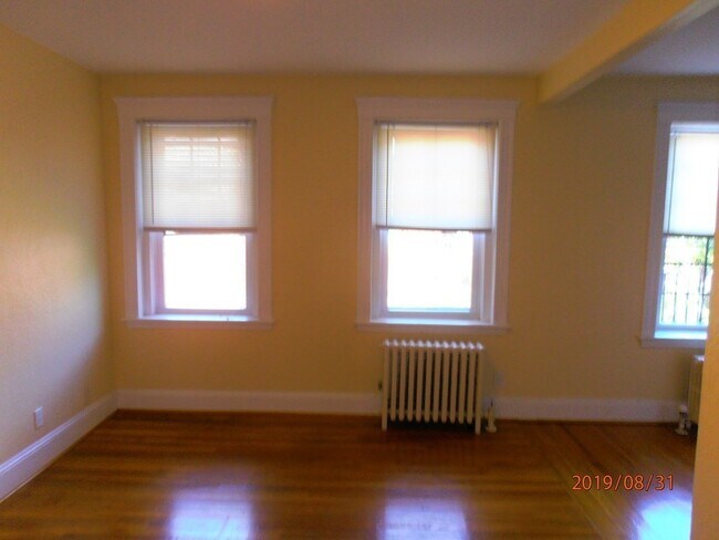Building Photo - 38 Linnaean St