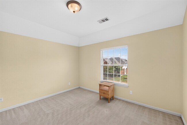 Building Photo - 8701 Mandevilla Dr