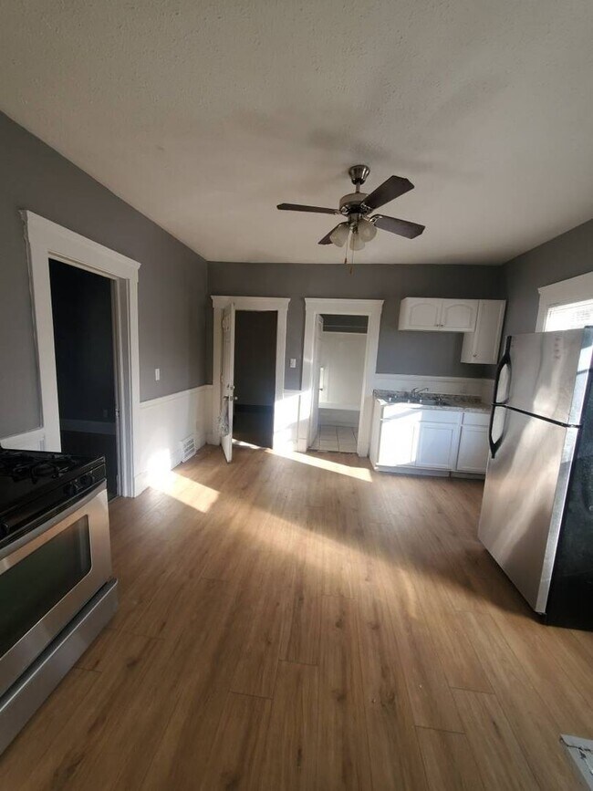 Building Photo - 3483 W 63rd St