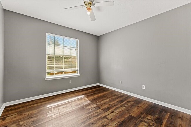 Building Photo - 5407 W Harrow Dr