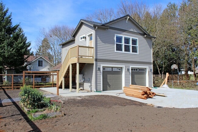 Building Photo - 3639 SE 73rd Ave