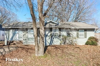 Building Photo - 2921 Ridgeway Dr