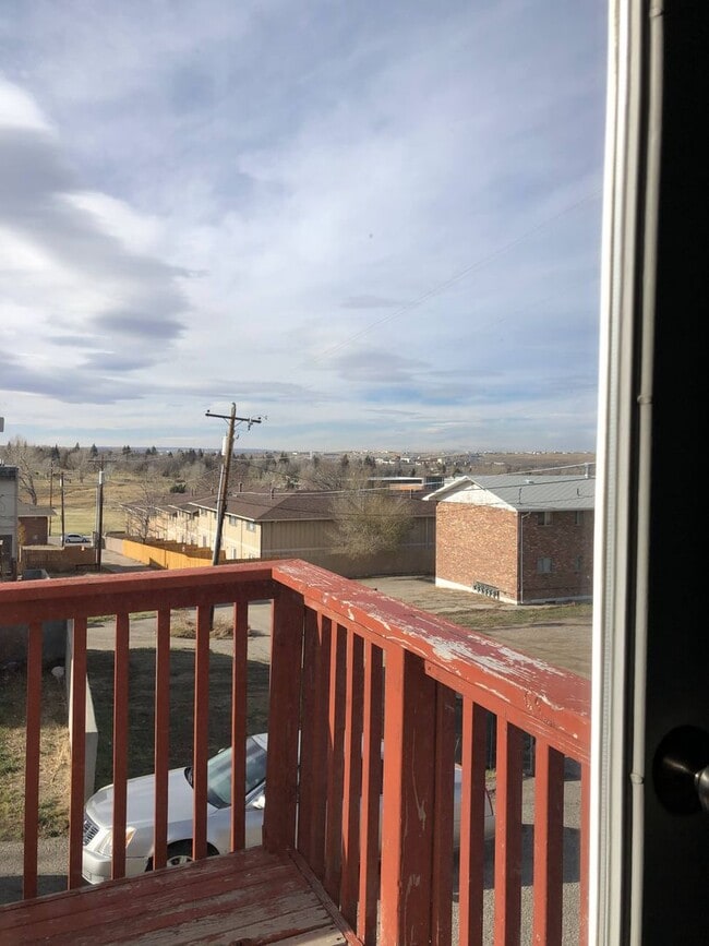Building Photo - Centrally Located, 2 Bedroom Townhouse w/G...