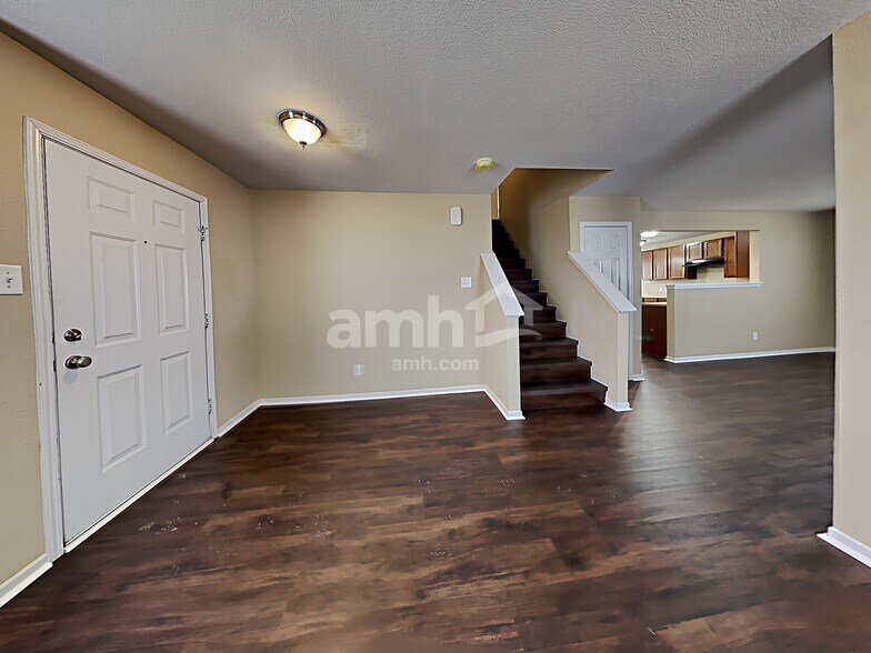 Building Photo - 502 Bourneside Dr