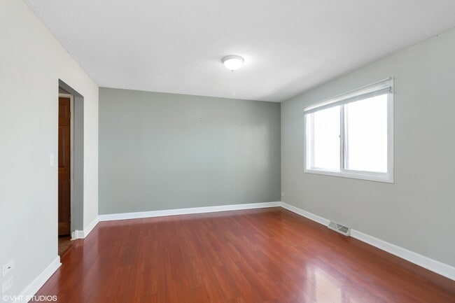 Building Photo - 605 Hughes Pl
