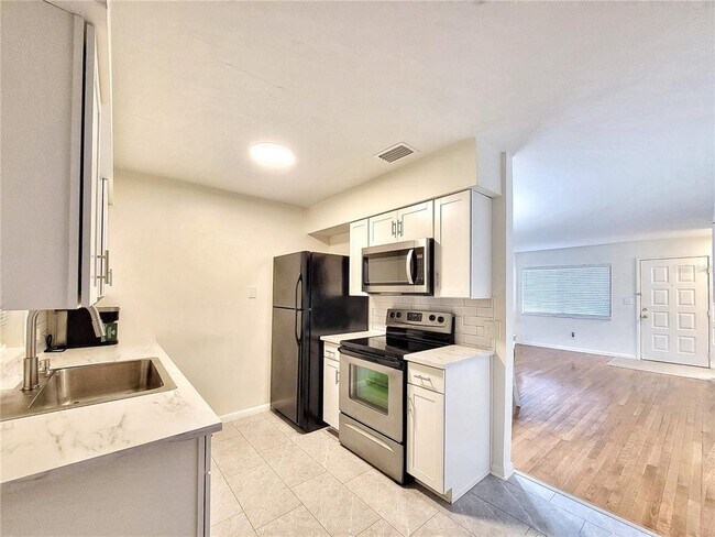 Building Photo - 2635 SW 35th Pl