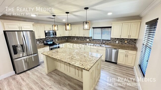 Building Photo - 1040 Elderberry Dr