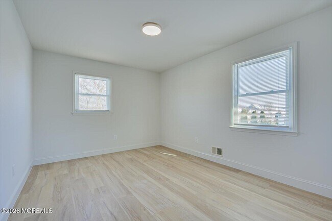 Building Photo - 212 10th Ave