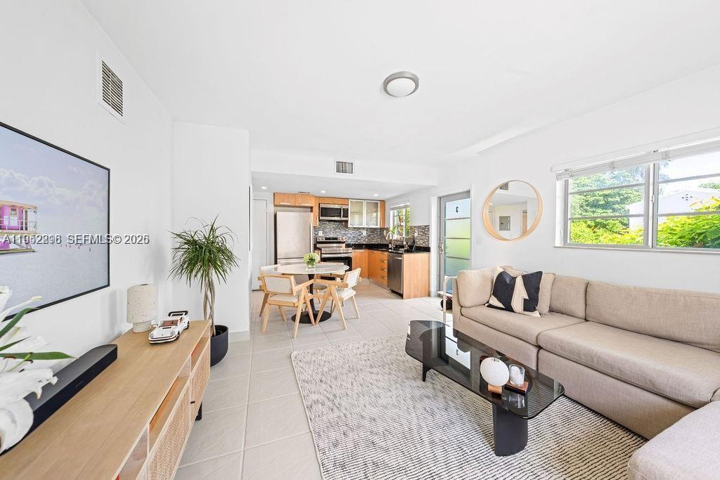 Building Photo - 1050 7th St