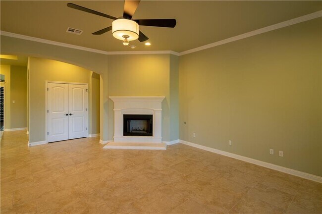 Building Photo - 307 Elderberry Rd