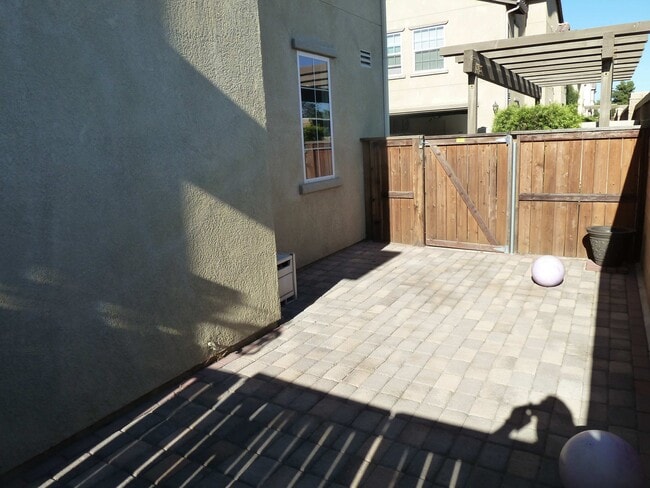 Building Photo - 41900 Davenport Way