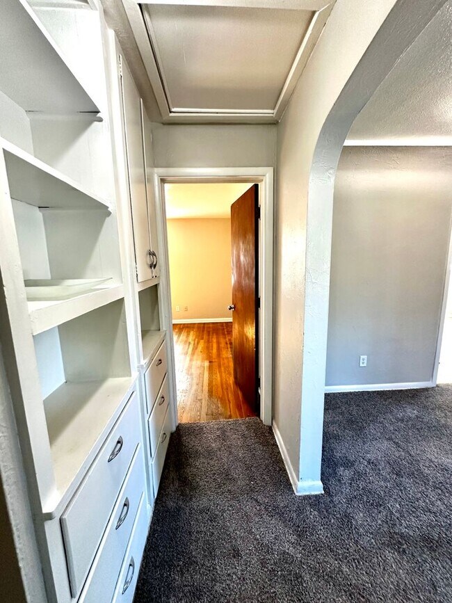 Building Photo - Charming 2 bedroom on Uintah