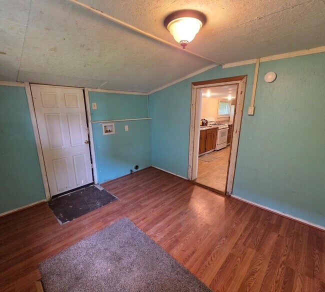 Building Photo - 29 E Vanscoter St