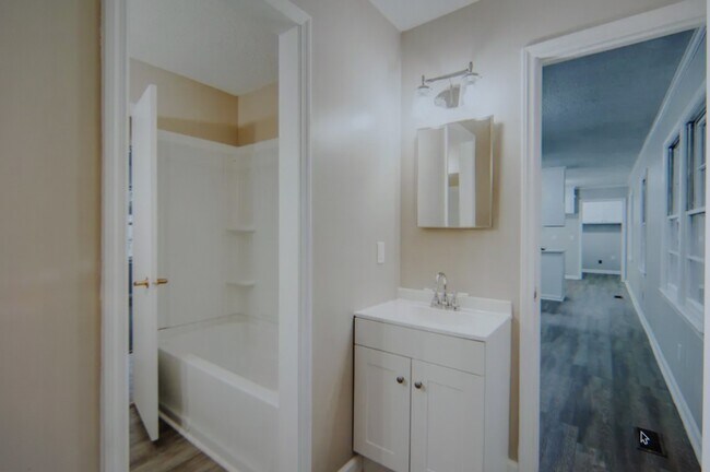 Building Photo - 2475 Drexel Dr