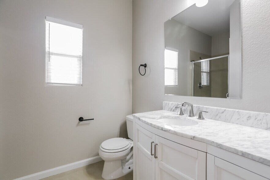Building Photo - 8139 W Ficus Dr