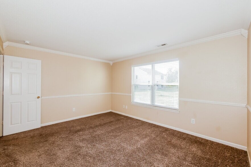 Building Photo - 720 Treyburn Lakes Way