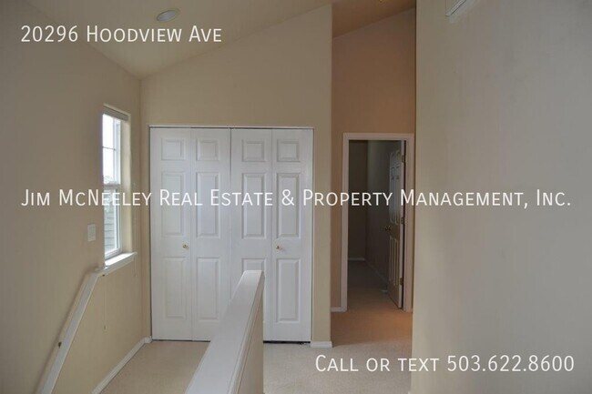 Building Photo - Great 3 bedroom Corner Townhome w/ Walk In...