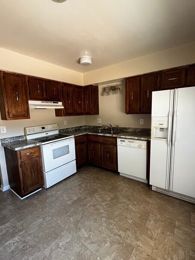 Kitchen - 750 S 4th St