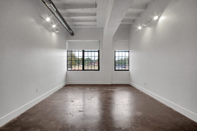 Building Photo - 4901 Pernod Ave