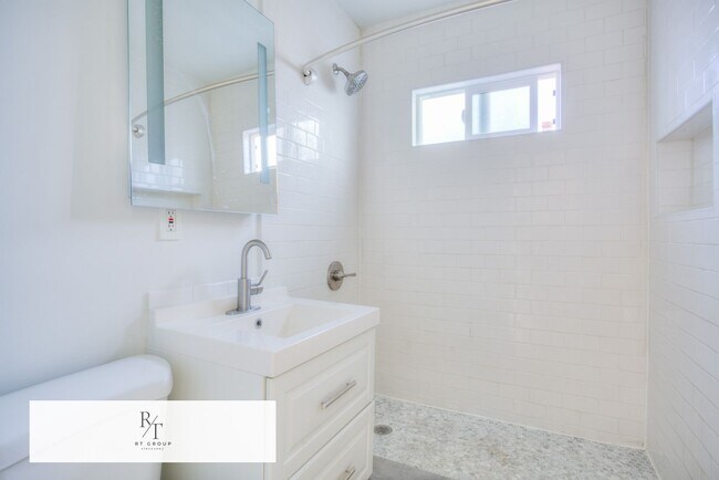Building Photo - FULLY REMODELED – Front House for Rent (Ba...