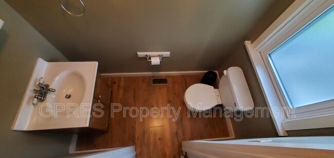 Building Photo - Gorgeous Mt Lebanon Craftsman Home