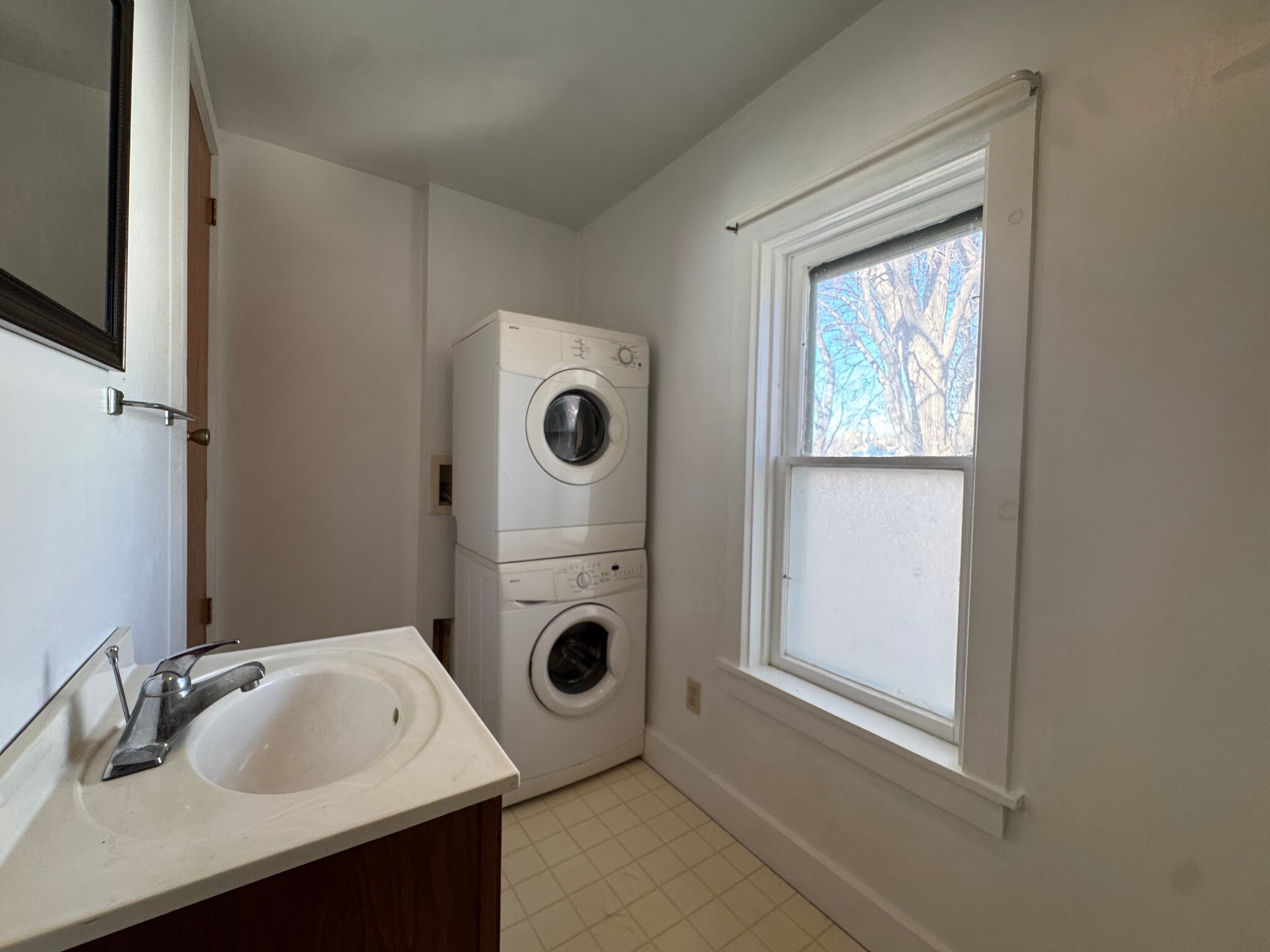 Building Photo - 326 E Vine St