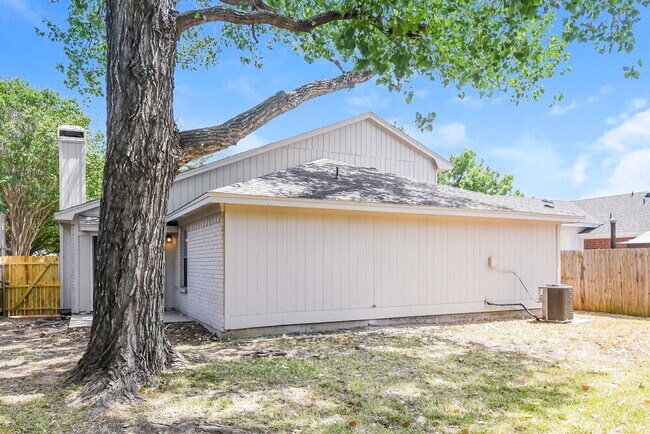 Building Photo - 5016 Santa Fe Ct