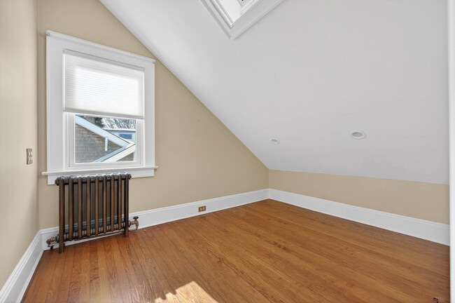 Building Photo - 35 Birch St