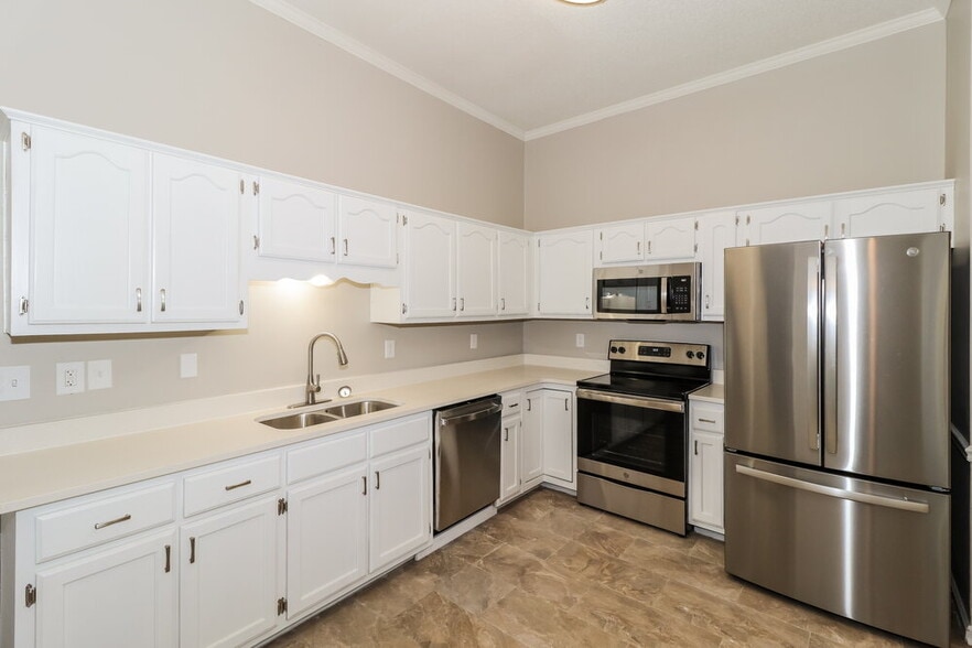 Building Photo - 9339 Chimneyrock Blvd.