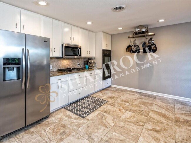 Building Photo - Beautifully Updated 3/2 Home in Prime Location