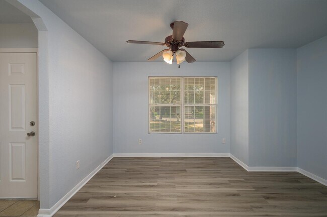 Building Photo - 2401 Haven Dr