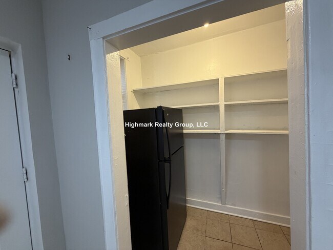 Building Photo - 6304 N Oakley Ave