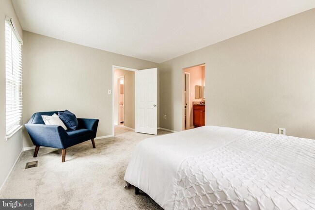 Building Photo - 8624 Venoy Ct