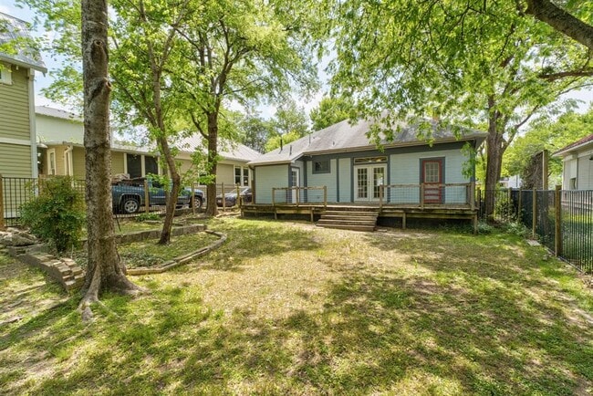 Building Photo - 304 W 35th St