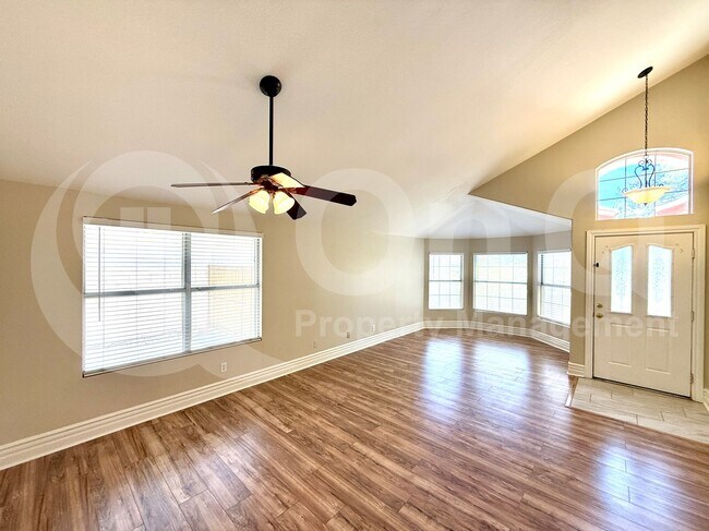Building Photo - 1666 W Gunstock Loop