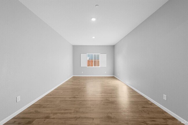 Building Photo - 655 Honey Bee Rd