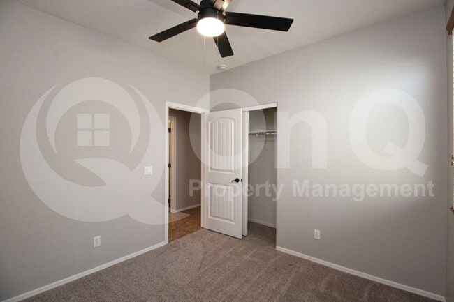 Building Photo - 4072 E Cherry Hills Dr