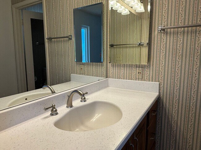 Building Photo - Spacious 3 bedroom Long Term Unfurnished home in Leisure World a 45+ Active Adult Resort Community