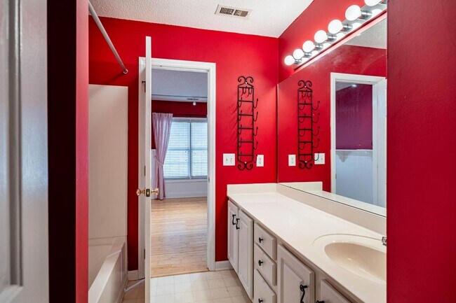 Building Photo - 3135 Lariat Ridge Dr