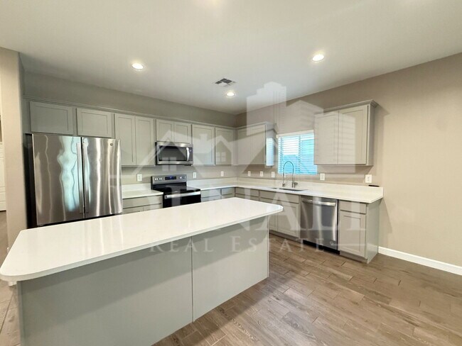 Building Photo - 1053 E Horro Rd